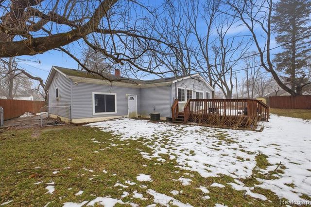 6360 Manson Drive, Waterford, MI 48329