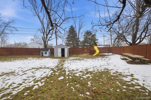 6360 Manson Drive, Waterford, MI 48329