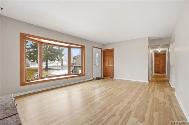 6360 Manson Drive, Waterford, MI 48329