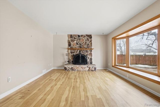 6360 Manson Drive, Waterford, MI 48329