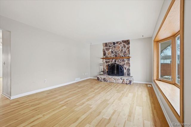 6360 Manson Drive, Waterford, MI 48329