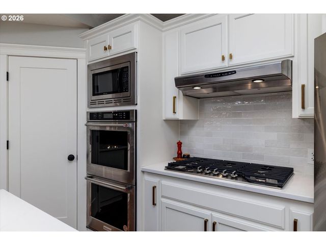 13165 Nw OVERTON St, Portland, OR 97229