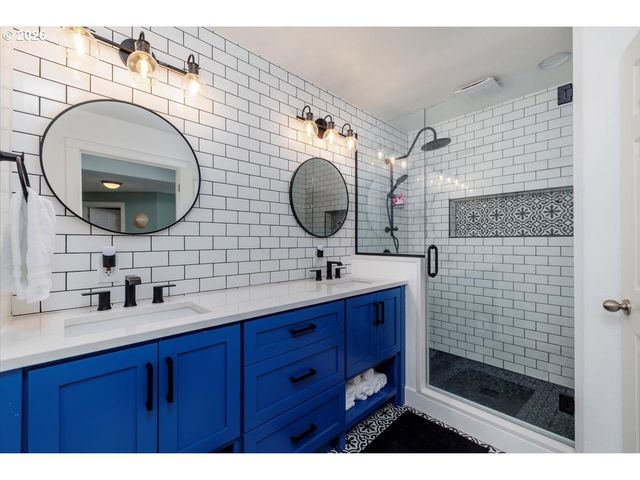 13165 Nw OVERTON St, Portland, OR 97229