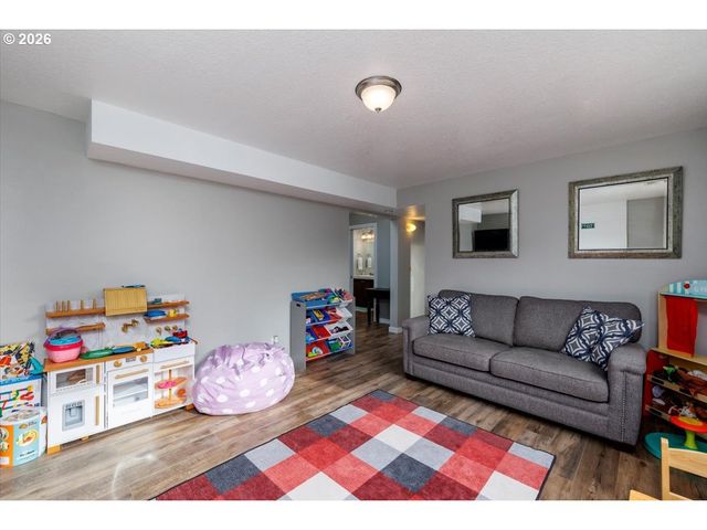 13165 Nw OVERTON St, Portland, OR 97229