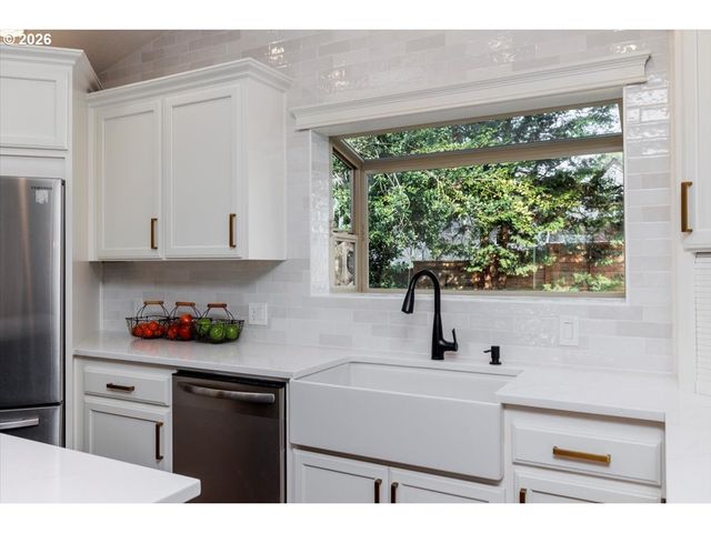 13165 Nw OVERTON St, Portland, OR 97229