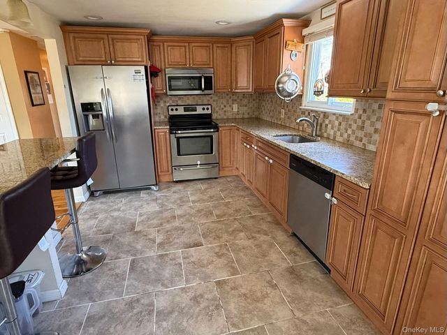 373 Port Avenue, Ronkonkoma, NY 11779