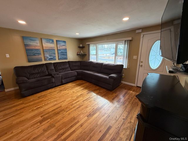 373 Port Avenue, Ronkonkoma, NY 11779