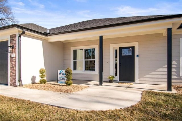 218 N Boardman Street, Pleasant Hill, MO 64080