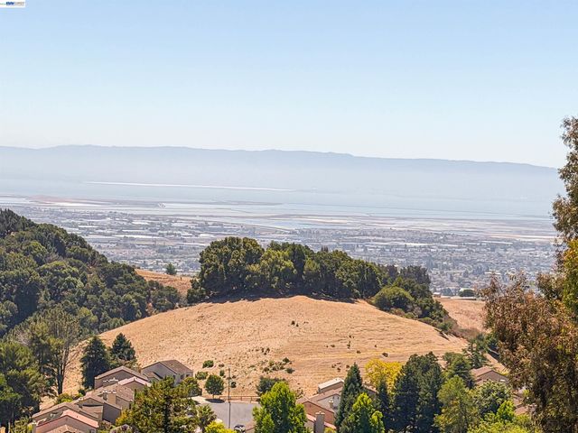 28016 Whitestone Ct, Hayward, CA 94542