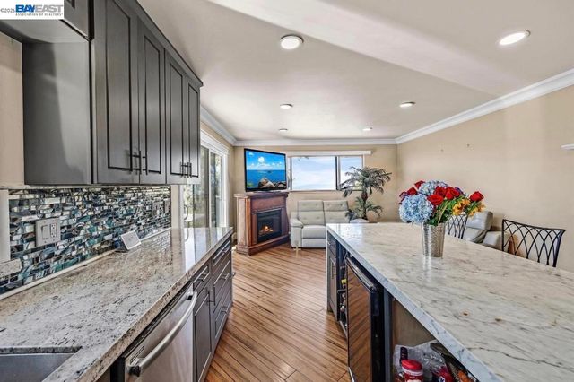 28016 Whitestone Ct, Hayward, CA 94542