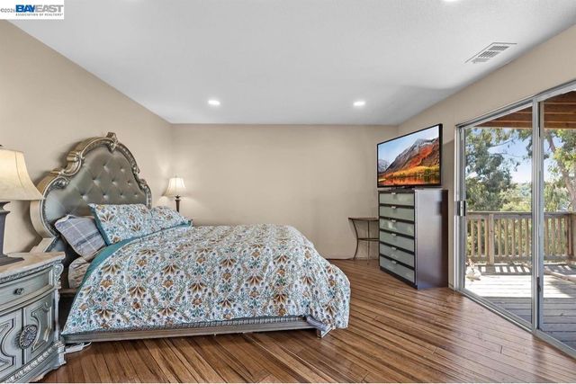 28016 Whitestone Ct, Hayward, CA 94542