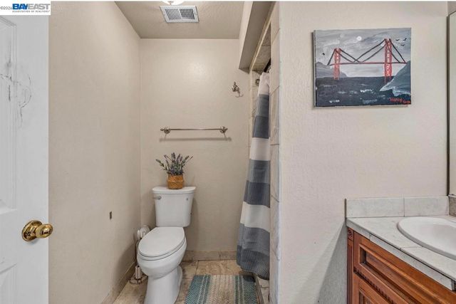 28016 Whitestone Ct, Hayward, CA 94542