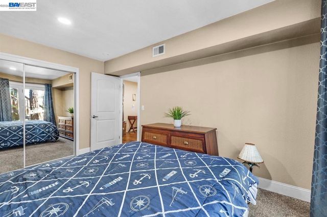28016 Whitestone Ct, Hayward, CA 94542