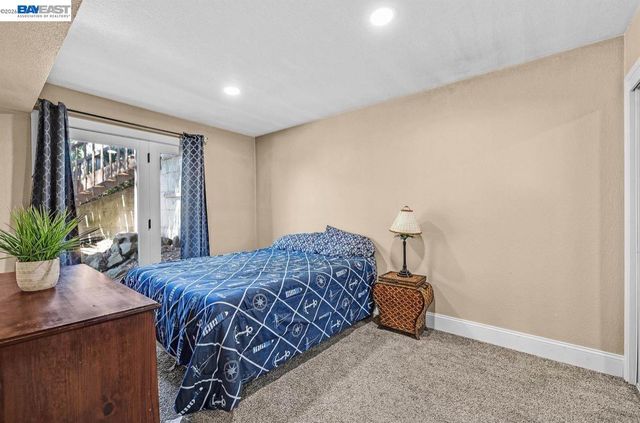 28016 Whitestone Ct, Hayward, CA 94542