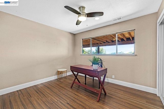 28016 Whitestone Ct, Hayward, CA 94542