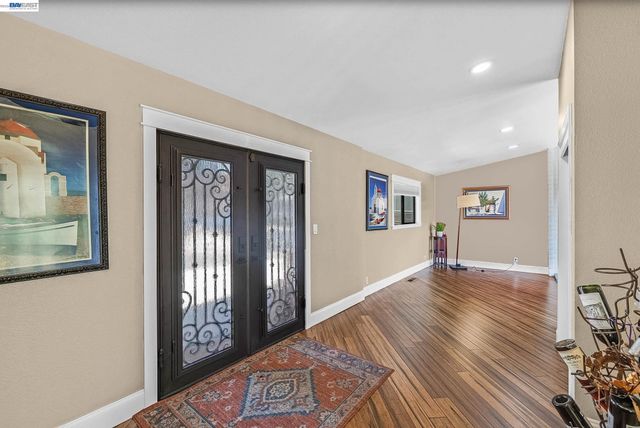 28016 Whitestone Ct, Hayward, CA 94542