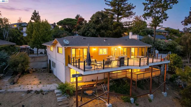 28016 Whitestone Ct, Hayward, CA 94542