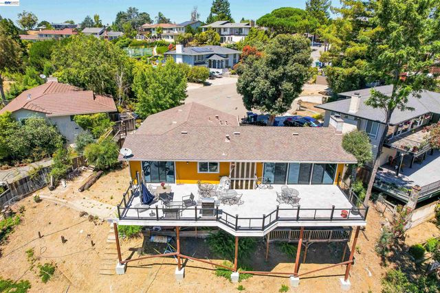 28016 Whitestone Ct, Hayward, CA 94542