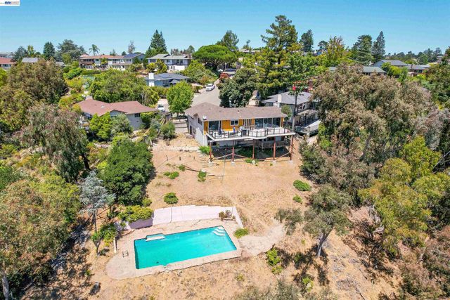 28016 Whitestone Ct, Hayward, CA 94542
