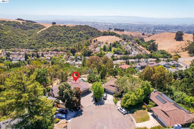 28016 Whitestone Ct, Hayward, CA 94542