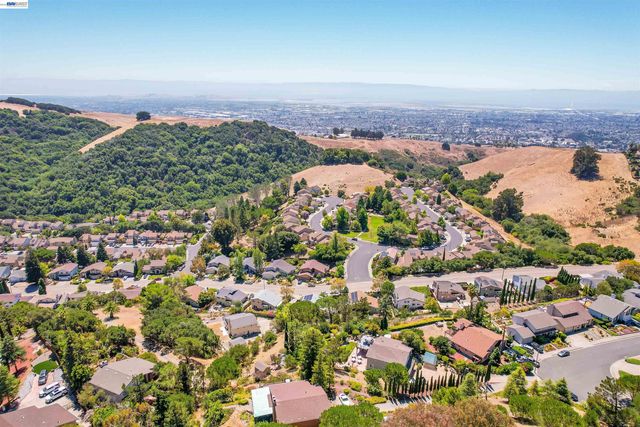 28016 Whitestone Ct, Hayward, CA 94542