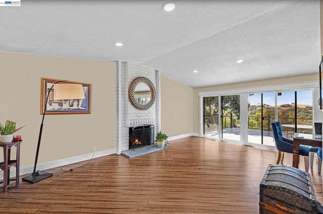 28016 Whitestone Ct, Hayward, CA 94542