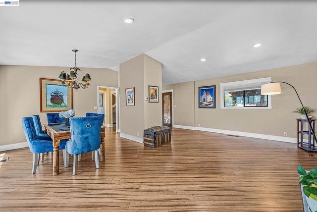 28016 Whitestone Ct, Hayward, CA 94542