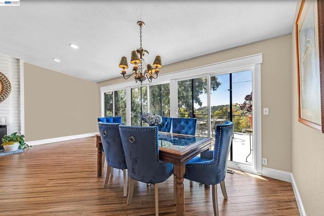 28016 Whitestone Ct, Hayward, CA 94542