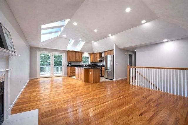 13 Westwood St 1, Burlington, MA 01803