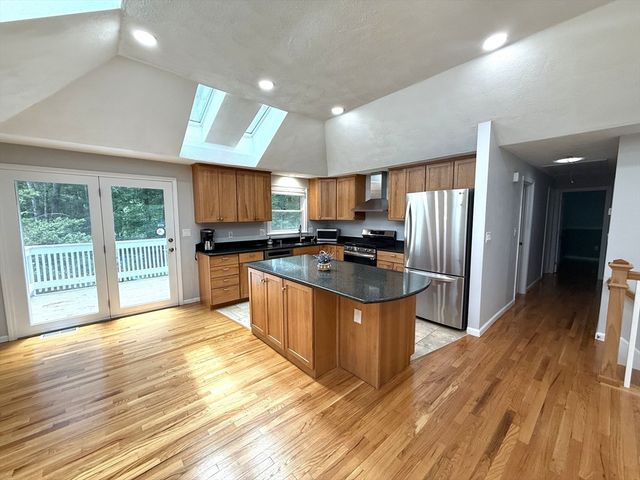 13 Westwood St 1, Burlington, MA 01803