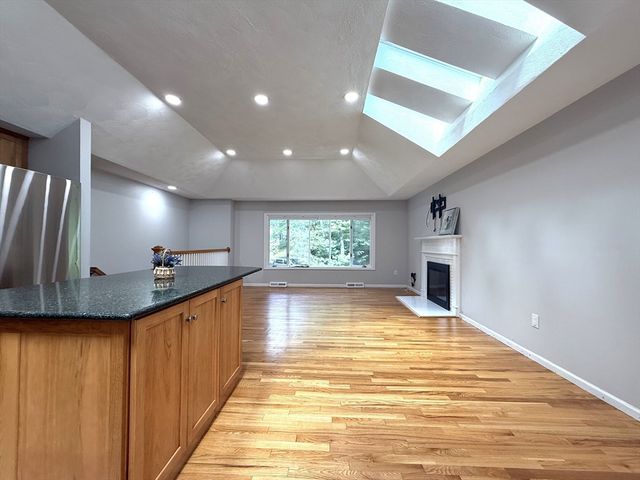 13 Westwood St 1, Burlington, MA 01803