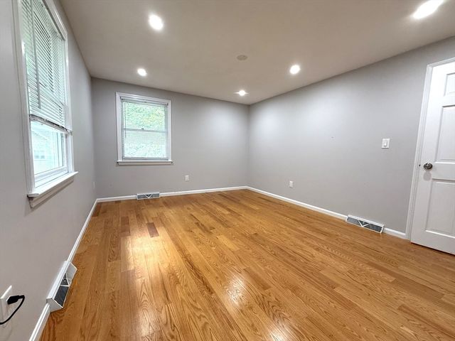 13 Westwood St 1, Burlington, MA 01803