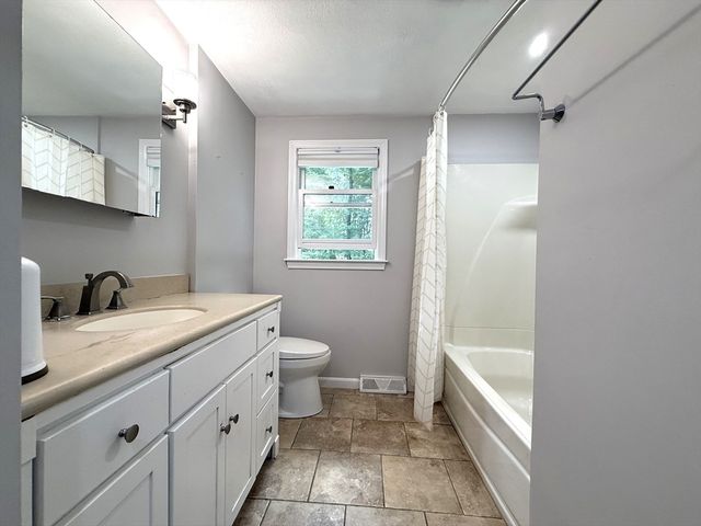 13 Westwood St 1, Burlington, MA 01803