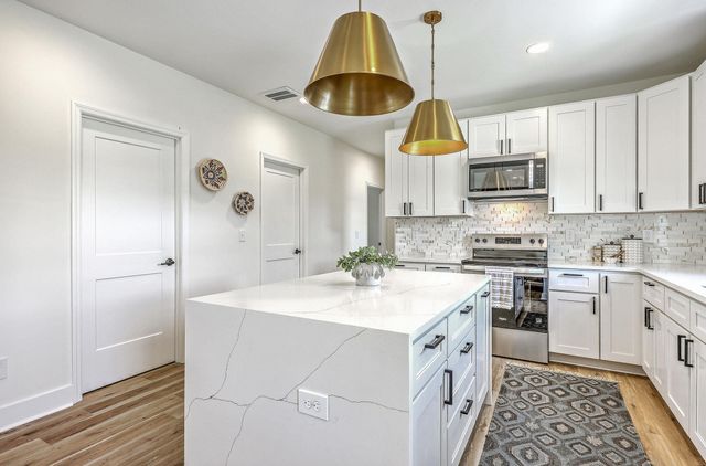 1685 Old Military Road, Charleston, SC 29412