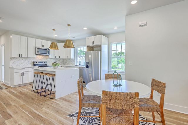 1685 Old Military Road, Charleston, SC 29412