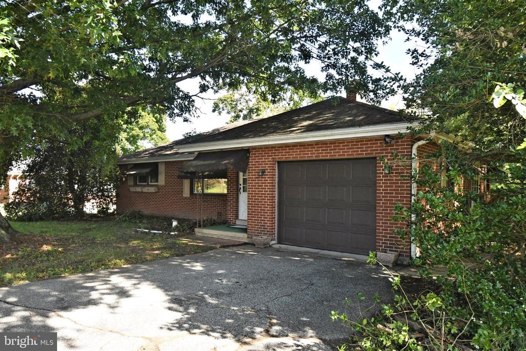 2105 SWAMP PIKE #, Gilbertsville, PA 19525 — exterior