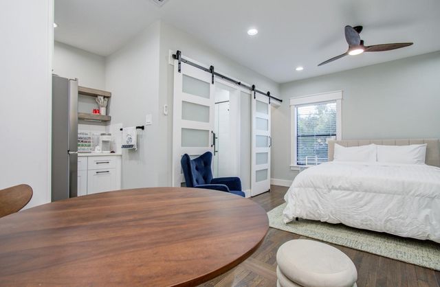 1318 Cleburne Street 2B, Houston, TX 77004