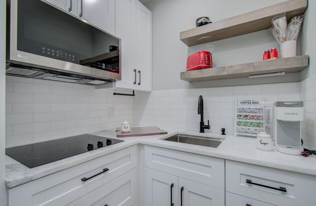 1318 Cleburne Street 2B, Houston, TX 77004