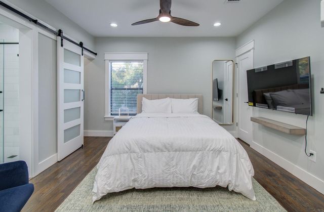 1318 Cleburne Street 2B, Houston, TX 77004