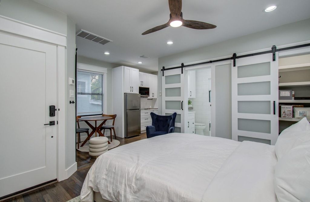 1318 Cleburne Street 2B, Houston, TX 77004