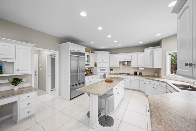 2711 Deering Bay Drive, Naperville, IL 60564