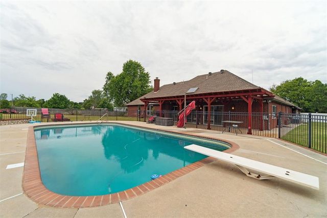 19416 Cardinal Creek Drive, Harrah, OK 73045