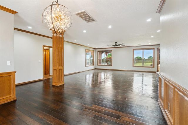 19416 Cardinal Creek Drive, Harrah, OK 73045