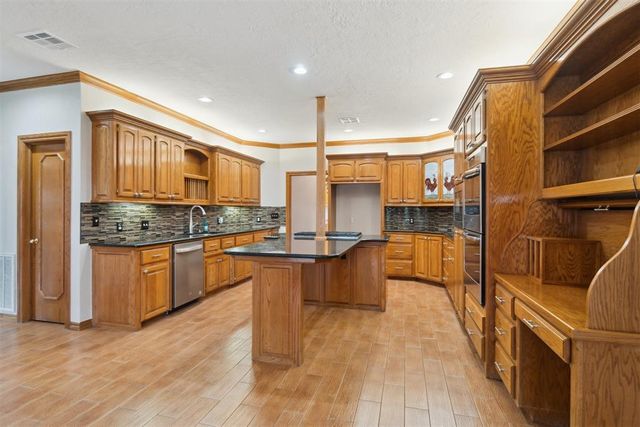 19416 Cardinal Creek Drive, Harrah, OK 73045