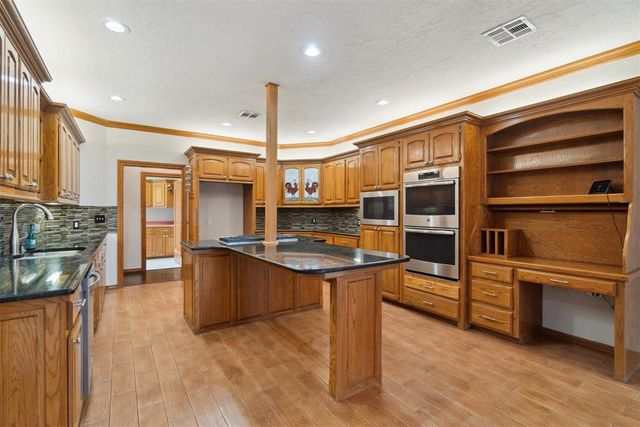 19416 Cardinal Creek Drive, Harrah, OK 73045