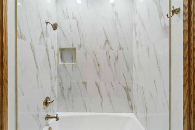 19416 Cardinal Creek Drive, Harrah, OK 73045