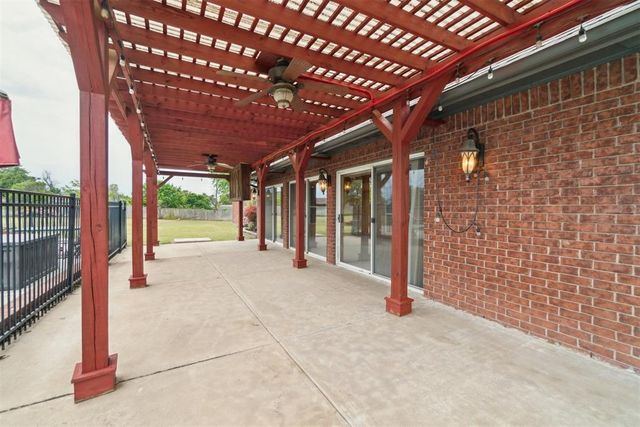 19416 Cardinal Creek Drive, Harrah, OK 73045