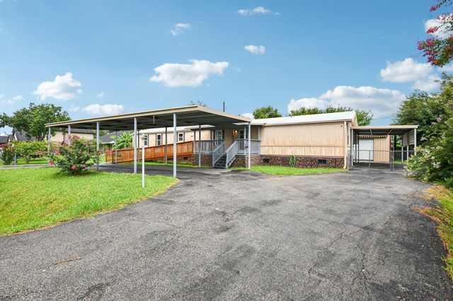 10629 Bois D Arc Street, La Porte, TX 77571