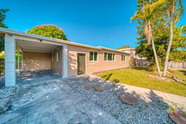 12220 NE Miami Pl, North Miami, FL 33161