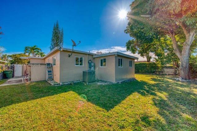 12220 NE Miami Pl, North Miami, FL 33161